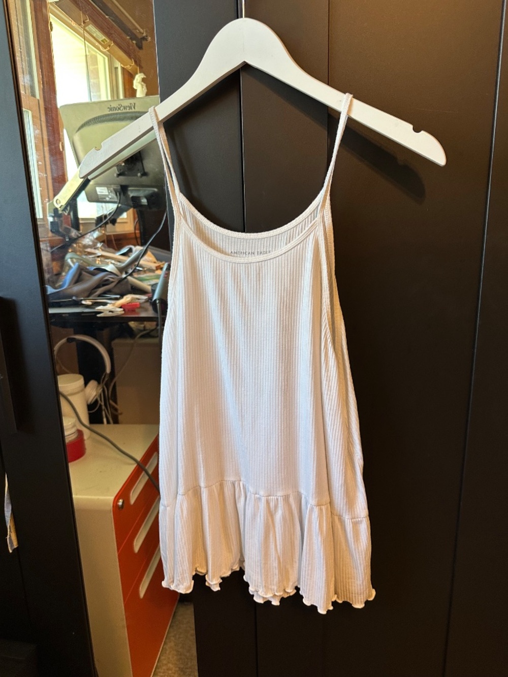 American Eagle Soft & Sexy Ivory Ribbed Ruffle Tank Top Size L